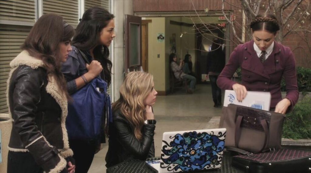 Милые обманщицы S01 E14