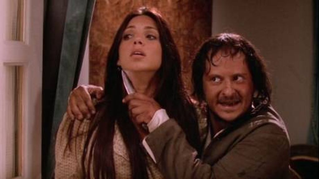 Кадр из сериала "Королева мечей" .