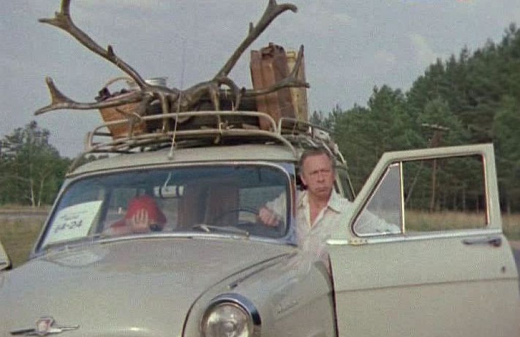 Рейс автомобили. Шофёр на один рейс фильм 1981. Шофёр на один рейс фильм 1981 смотреть. Волга ГАЗ 22 из фильма шофер на один рейс. Шофёр на один рейс кадры из фильма.