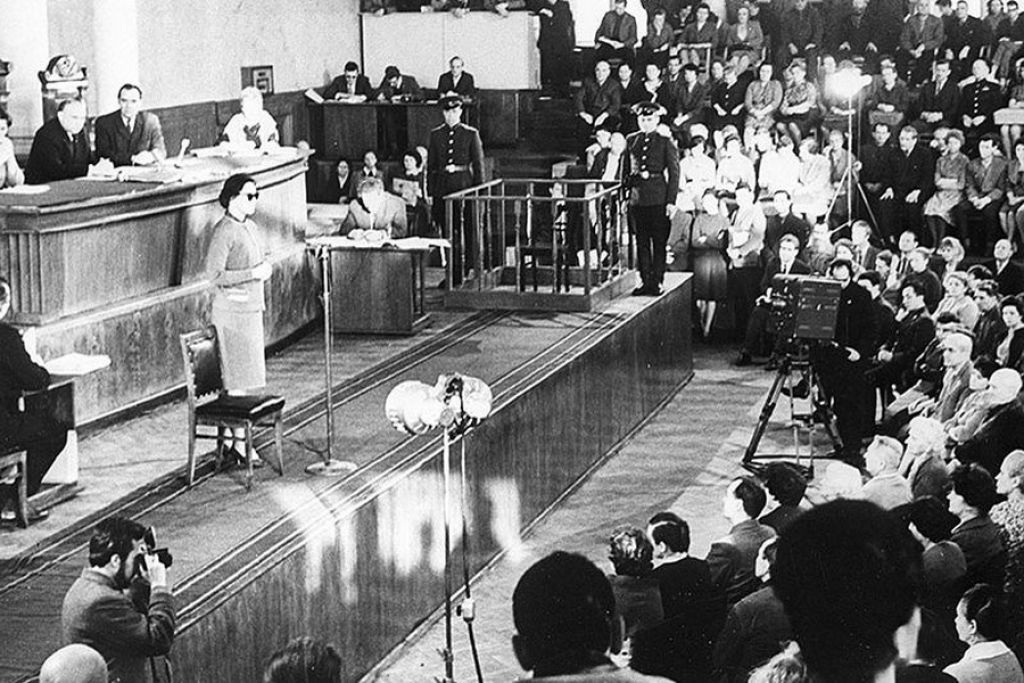 Государственный преступник. Государственный преступник фильм 1964. Кадр из фильма «государственный преступник». Государственный преступник фото из фильма фильм 1964. "Государственный преступник". "Ленфильм", 1964 г. ч/б..