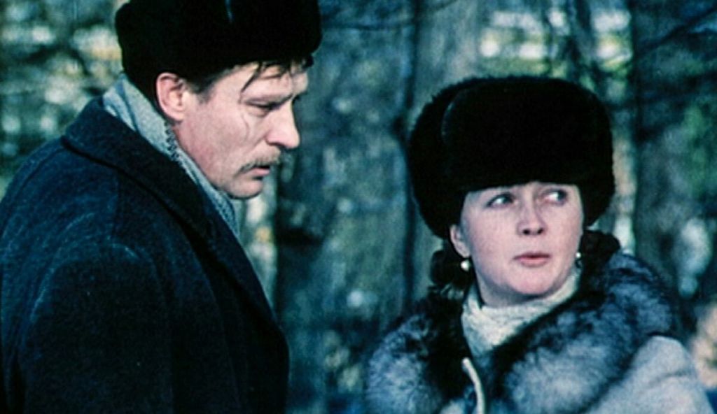 Одиноким предоставляется общежитие. Одиноким предоставляется общежитие фильм 1983. Одиноким предоставляется общежитие фильм 1983 кадры. Наталья Гундарева одиноким предоставляется общежитие. Гундарева одиноким предоставляется общежитие