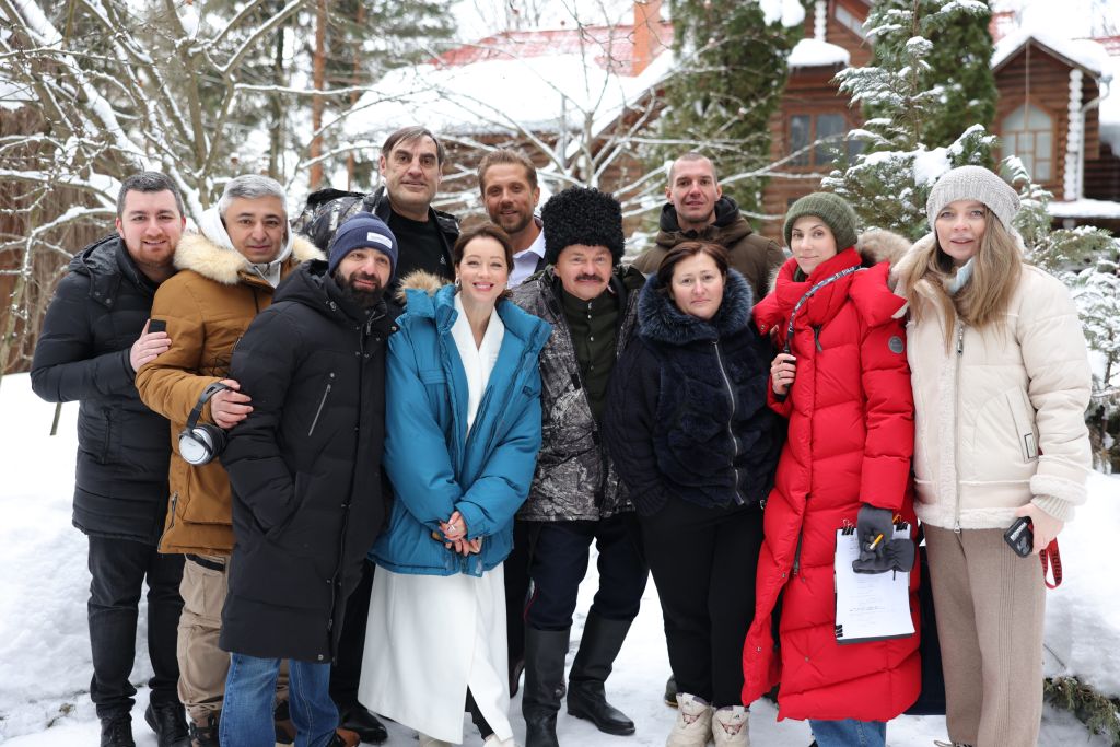 Почему горят уши приметы. Горит правое и левое. Горит правое и левое. К чему горит левое ухо. Горит левое ухо.