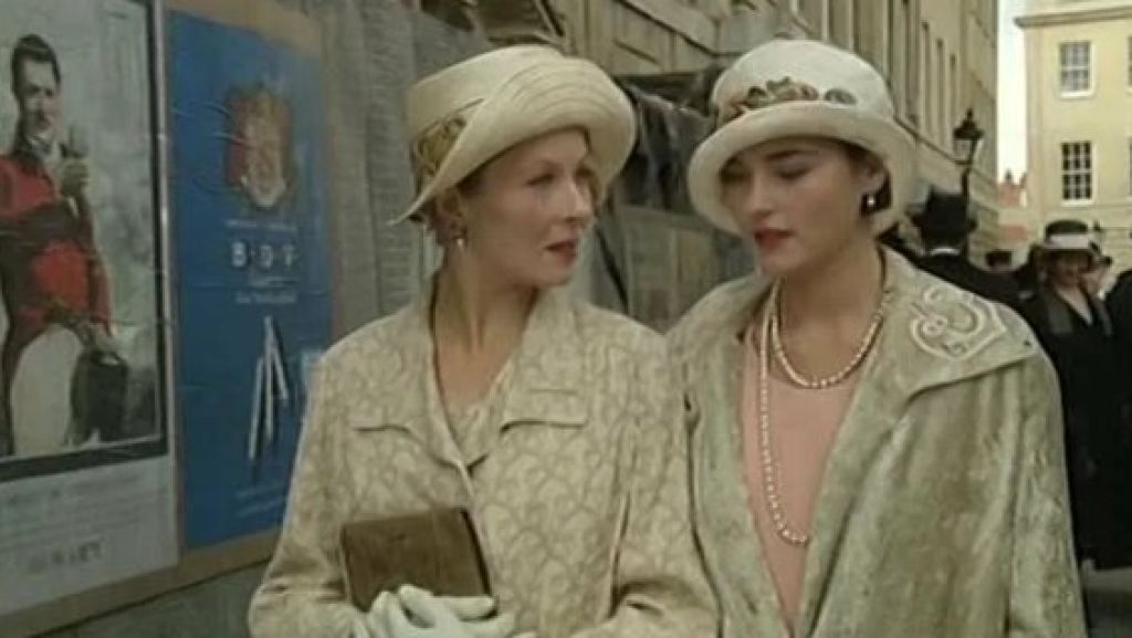 Дом сестер. Дом сестер Эллиотт сериал кадры. Дом сестер Эллиотт сериал 1991–1994. Сестры Эллиот сериал. Дом сестер Эллиотт 3 сезон.