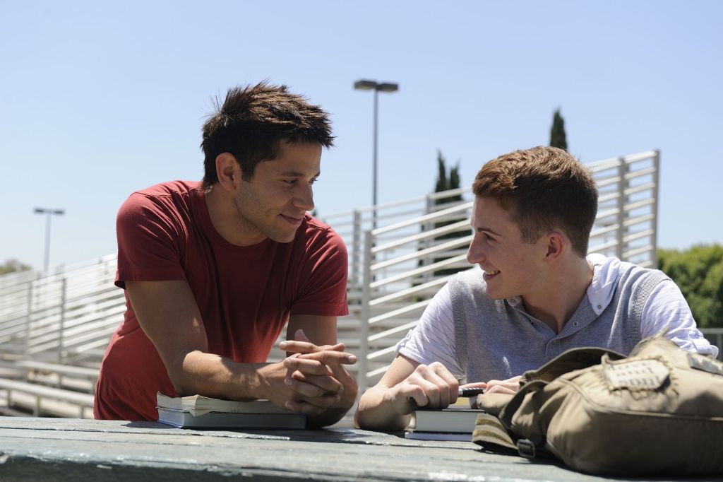 Парни-вампиры