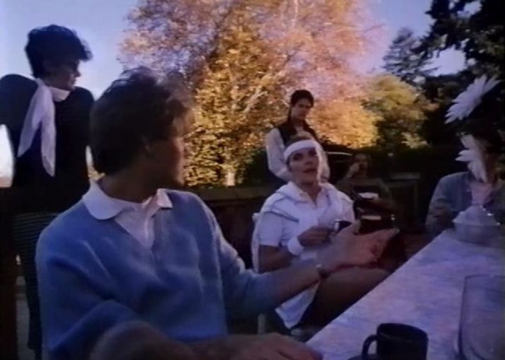 жар под кожей фильм 1985. жара под кожей. загар на солнце. термальная вода в жару. загар.