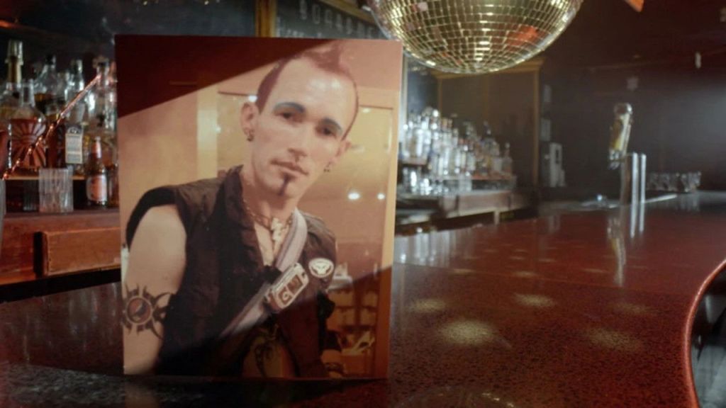 Убийство в городе диско-шаров