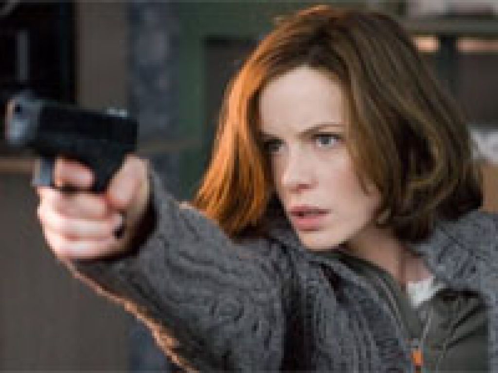Warner Bros. выпустила трейлер к арктическому триллеру Кейт Бекинсэйл 
