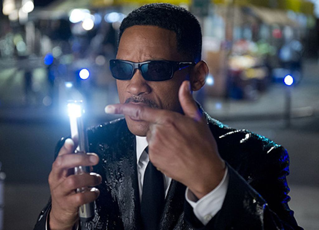 Студия уже наняла сценариста, который будет развивать историю агентов K и J