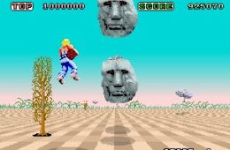 Скриншот из игры «Space Harrier»