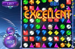 Скриншот из игры «Bejeweled 2»