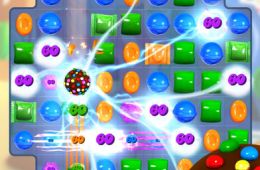 Скриншот из игры «Candy Crush Saga»