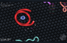 Скриншот из игры «Slither.io»