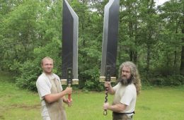 Гигантские мечи