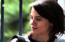 Девушка без положительных качеств