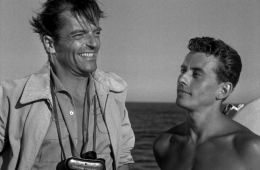 Манина, девушка в бикини