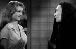 Манина, девушка в бикини