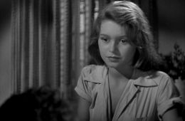 Манина, девушка в бикини