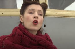 В сторону от войны
