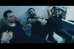 Оставь мир позади