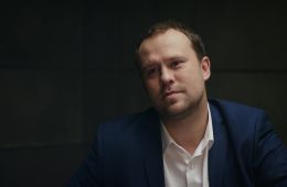 Тёмная лошадка