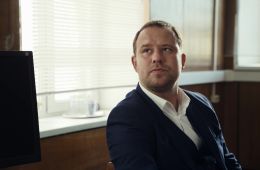 Тёмная лошадка
