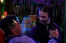 Удивительная Ви: Подросток-вампир