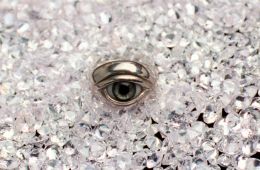 Отражение в мёртвом алмазе