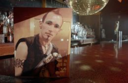 Убийство в городе диско-шаров