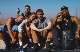 Он истекал неоном