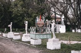 По законам военного времени