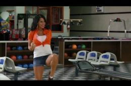 Отличный боулинг в бикини