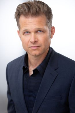 Адам Робертс