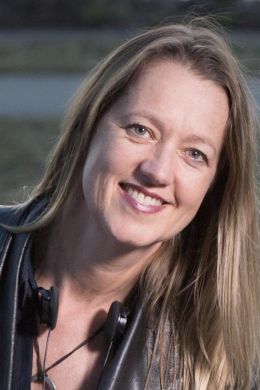 Кейт Дэннис