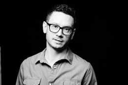 Том Кингстон