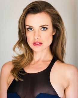 Элли Пиннок