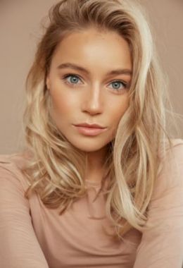 Арина Постникова
