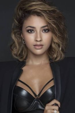 Каролина Оливейра