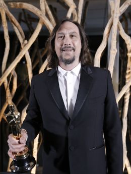 Николя Бекер