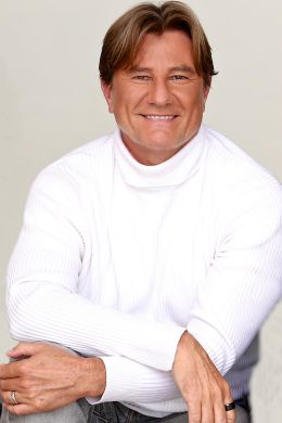 Bernie Van De Yacht