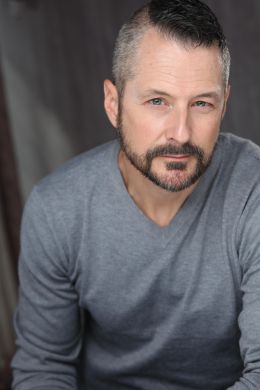 Кортни Холл