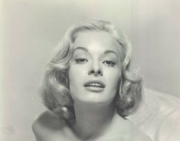 Дженнифер Холден