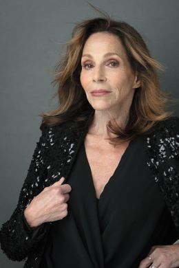 Эйприл Лэнг