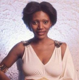 Лиз Митчелл