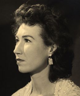 Салли Трэверс