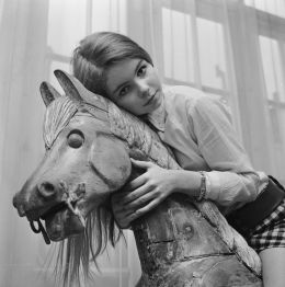 Лалла Уорд