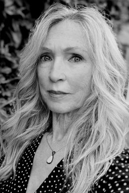 Мэри Армстронг