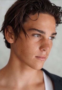 Пэрис Броснан