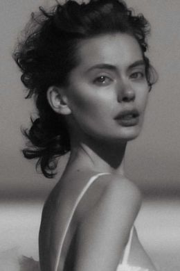 Лора Деннис