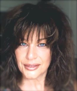 Джули Мэттьюз