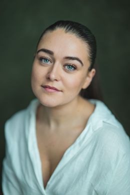 Поппи Олмонд